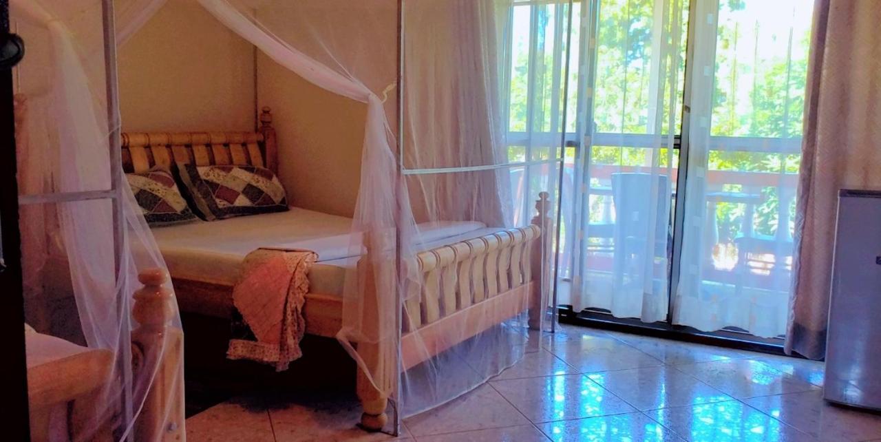 La Feve Beach Hotel And Safaris Uganda 엔테베 외부 사진