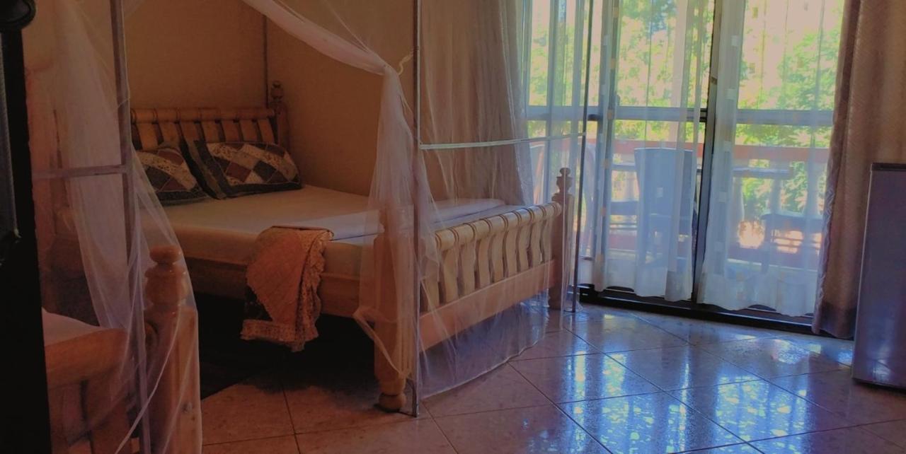 La Feve Beach Hotel And Safaris Uganda 엔테베 외부 사진