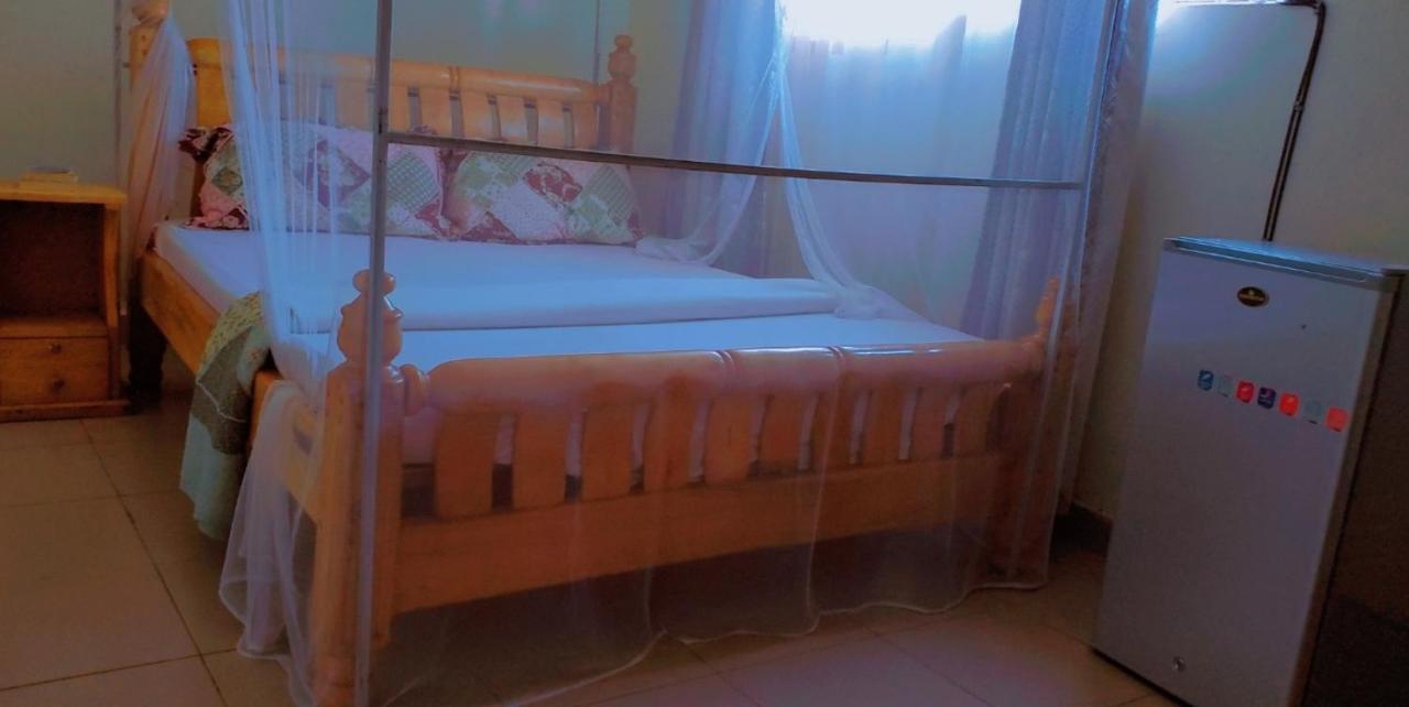 La Feve Beach Hotel And Safaris Uganda 엔테베 외부 사진